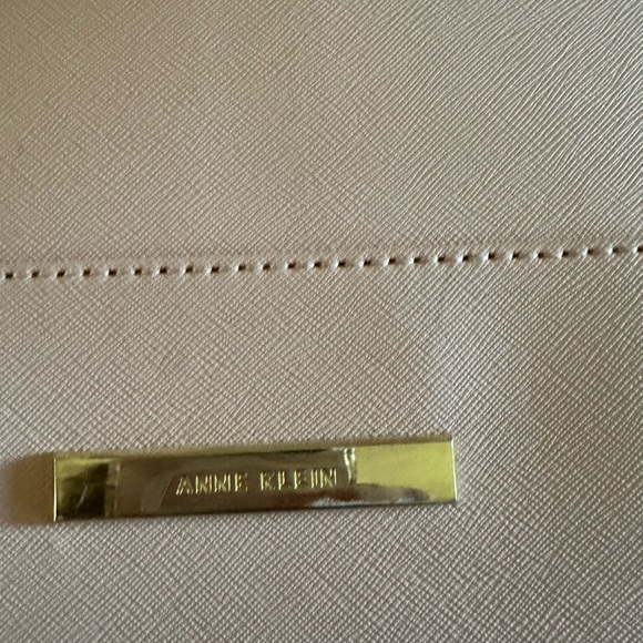 Anne Klein large  blush pink women’s handbag. Perfect for warm weather ! - Picture 5 of 5